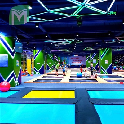 Trampoline nrog slide txuas